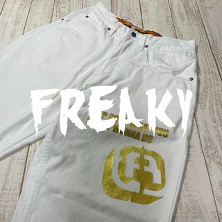 フリーキー(FREAKY)の【FREAKY】フリーキー ホワイトワイドデニムパンツ サイズ30 刺繍プリント(デニム/ジーンズ)