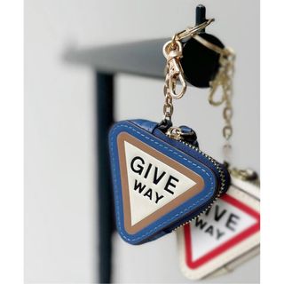 アパルトモンドゥーズィエムクラス(L'Appartement DEUXIEME CLASSE)のアパルトモン GOOD GRIEF! medicine Key ring(キーホルダー)