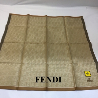 フェンディ(FENDI)のFENDI  ズッカ柄　ハンカチ　KB2380(ハンカチ/ポケットチーフ)