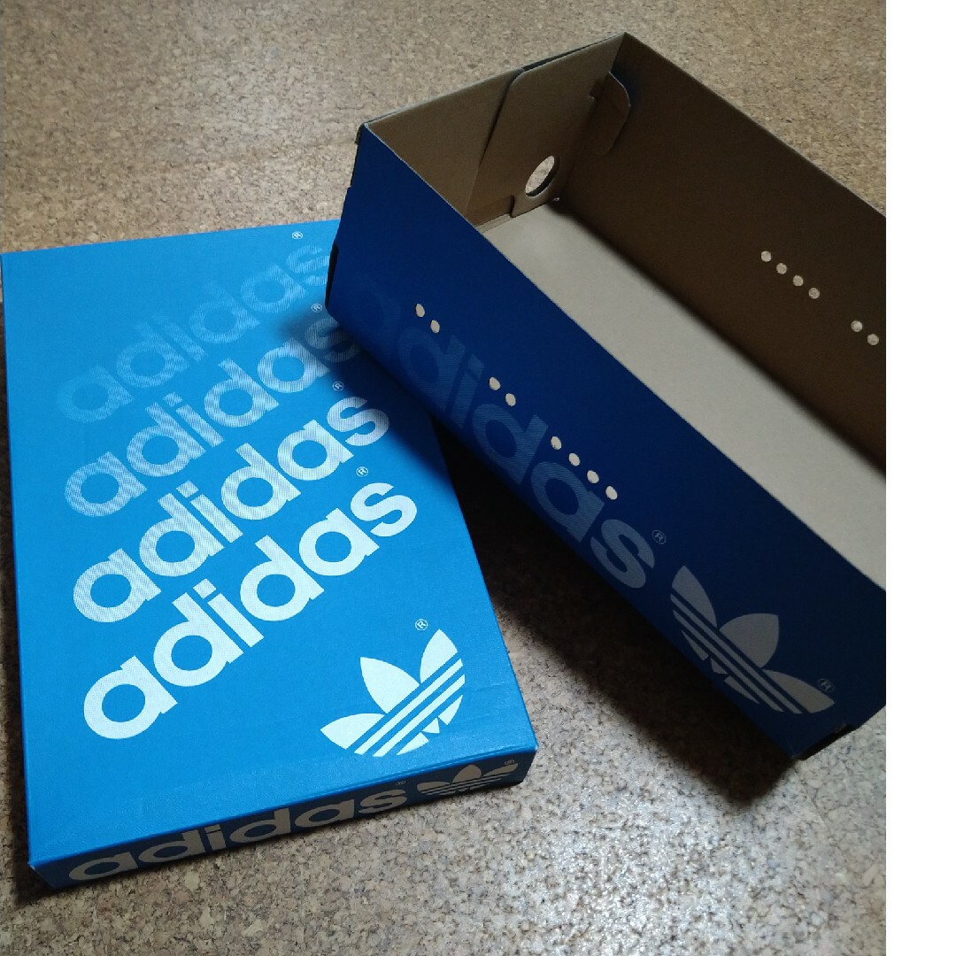 adidas(アディダス)のアディダス　LAWSUIT 空箱 レディースのバッグ(ショップ袋)の商品写真