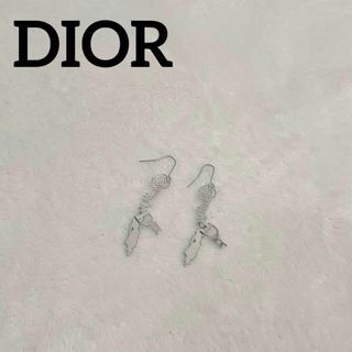 クリスチャンディオール(Christian Dior)のクリスチャンディオール　女の子モチーフ　ロゴ　筆記体　シルバー　ピアス　英字(ピアス)