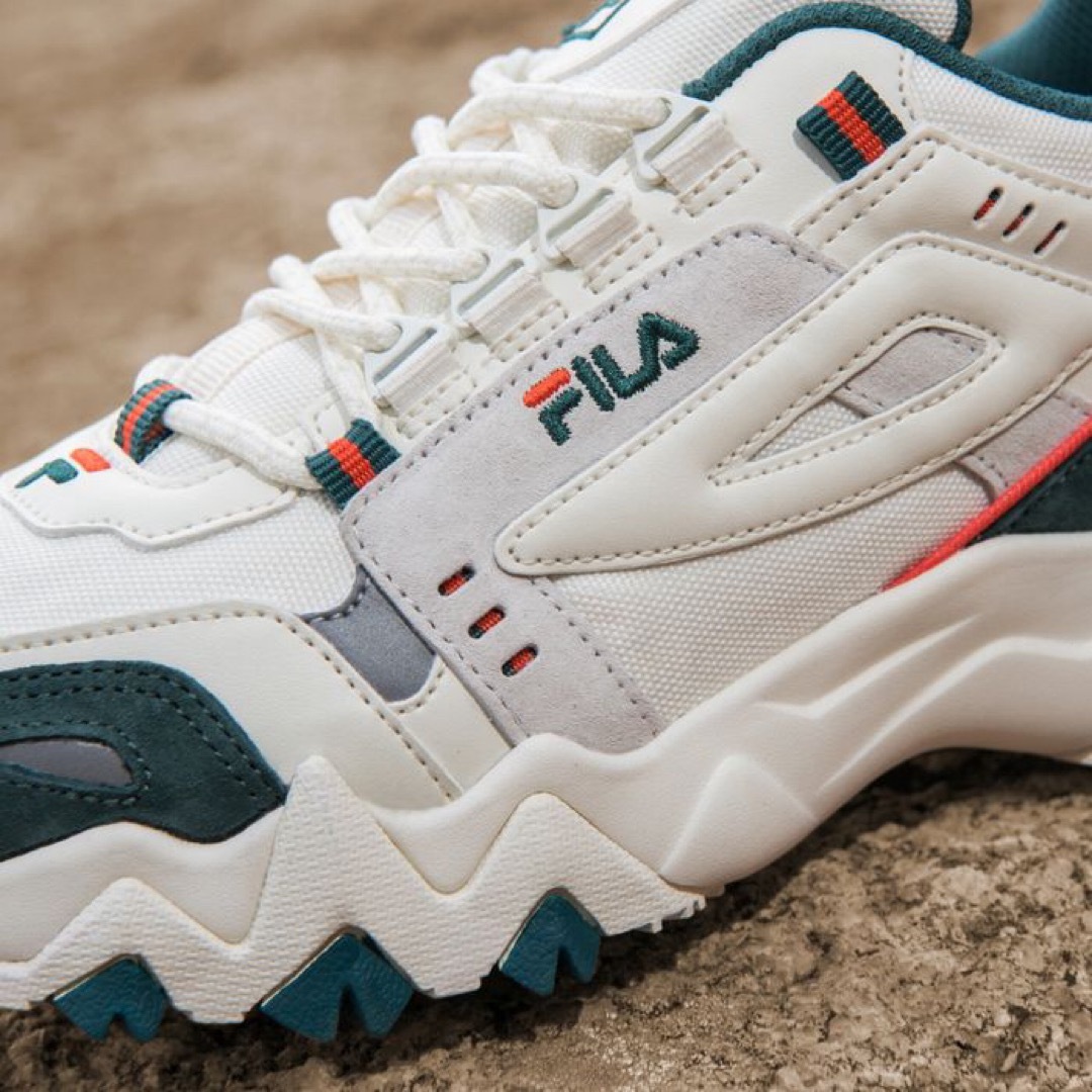 FILA(フィラ)のフィラ　オークモント　BTS テテ仕様モデル　24cm レディースの靴/シューズ(スニーカー)の商品写真