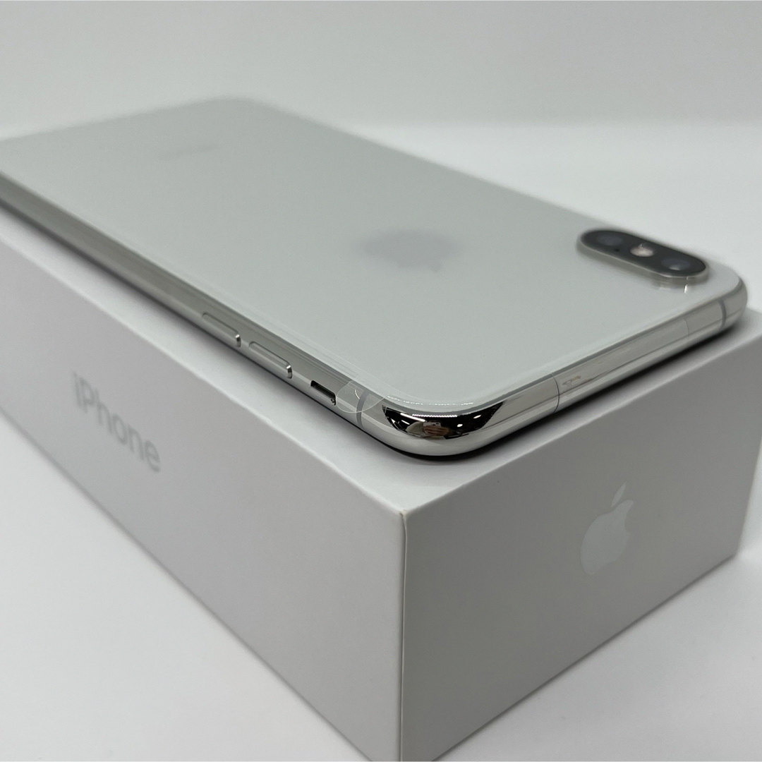iPhone(アイフォーン)の新品　iPhone Xs Max Silver 512 GB SIMフリー　本体 スマホ/家電/カメラのスマートフォン/携帯電話(スマートフォン本体)の商品写真