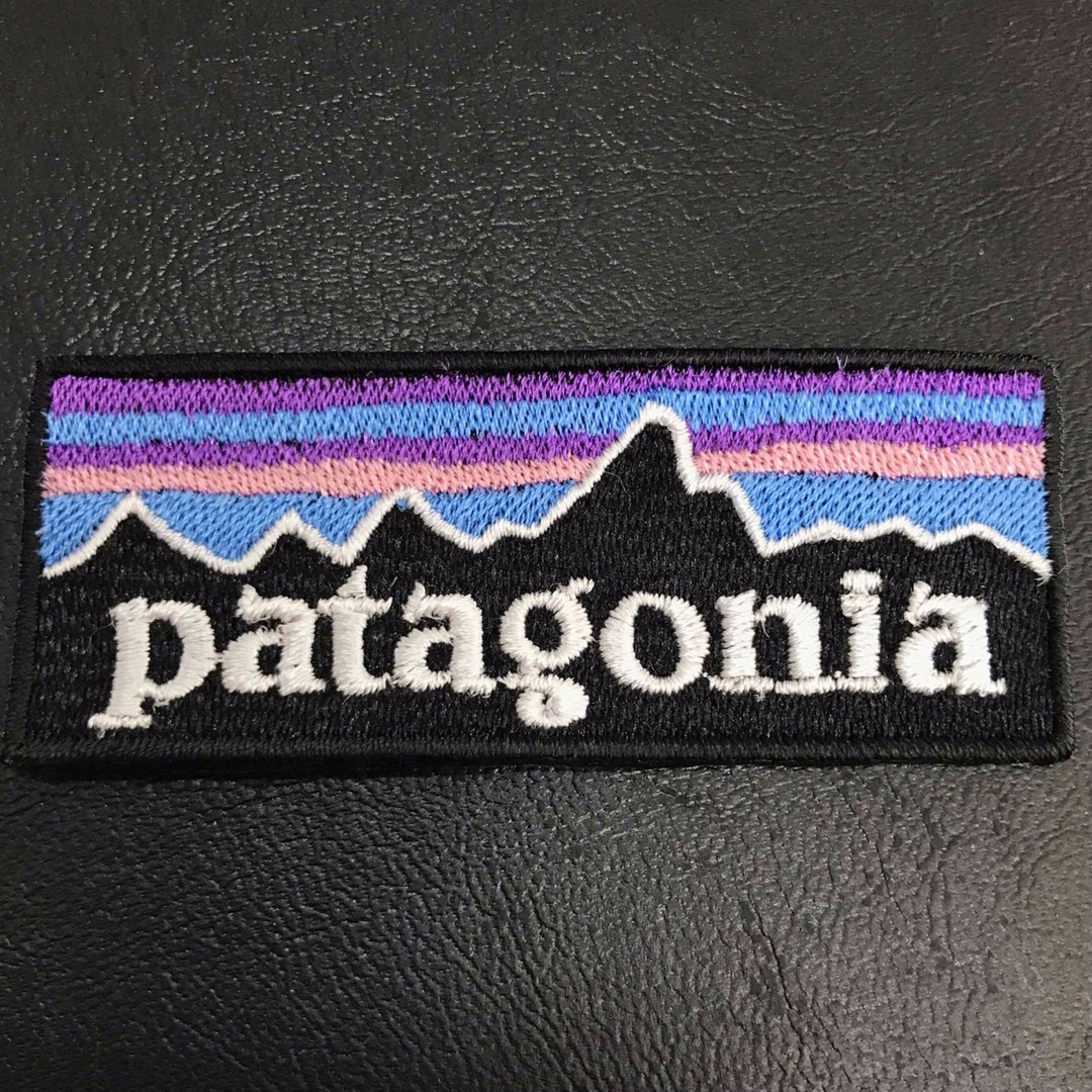 patagonia(パタゴニア)の80×32mm PATAGONIA フィッツロイロゴ アイロンワッペン -W ハンドメイドの素材/材料(各種パーツ)の商品写真