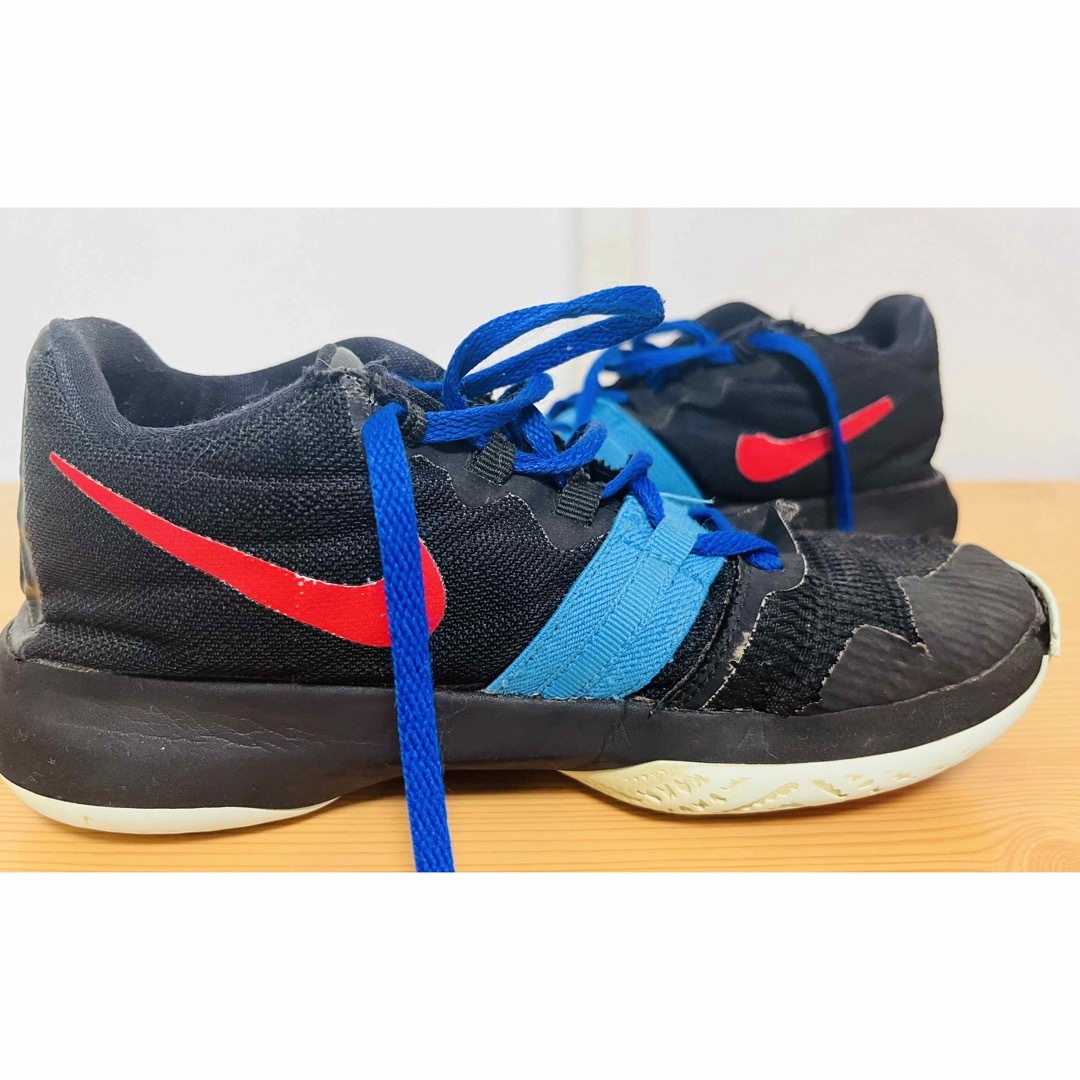 NIKE(ナイキ)の訳あり　NIKEキッズ　バッシュ　22cm キッズ/ベビー/マタニティのキッズ靴/シューズ(15cm~)(スニーカー)の商品写真