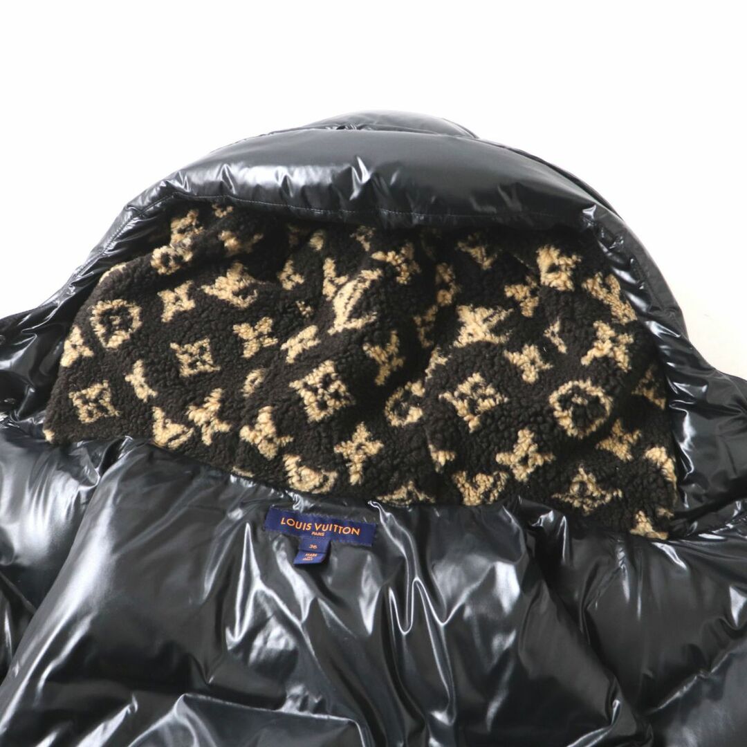 LOUIS VUITTON(ルイヴィトン)の極美品◎正規品 22AW イタリア製 LV ルイヴィトン 1A9L9M グロッシースリーブレスパファジャケット 裏モノグラム柄 フード付き ブラック 36　m17-st30214-3691 レディースのジャケット/アウター(ダウンベスト)の商品写真