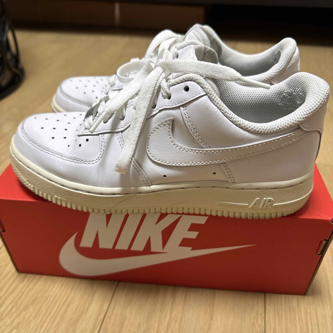 NIKE(ナイキ)のナイキ AIRFORCE1 エアフォースワン スニーカー 24cm 白 レディースの靴/シューズ(スニーカー)の商品写真