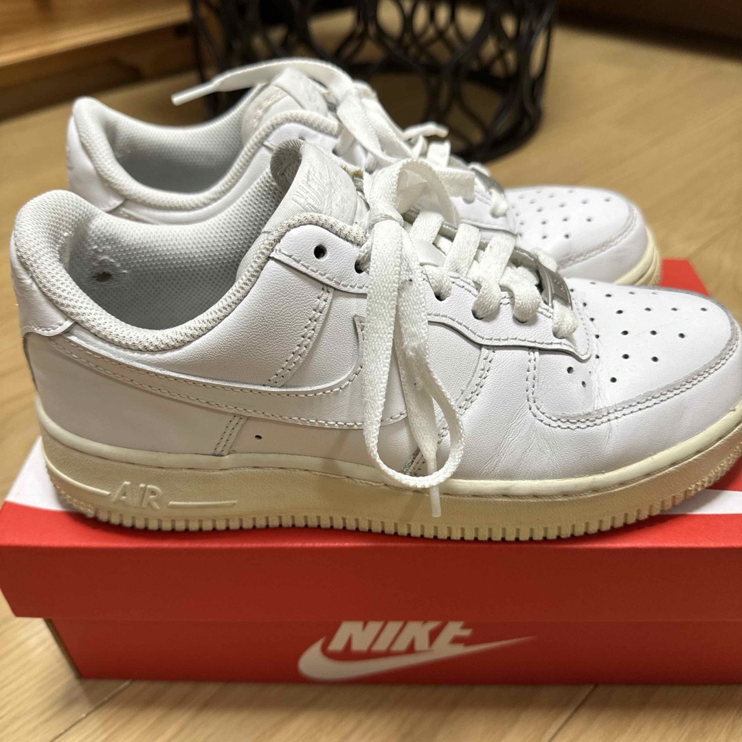 NIKE(ナイキ)のナイキ AIRFORCE1 エアフォースワン スニーカー 24cm 白 レディースの靴/シューズ(スニーカー)の商品写真