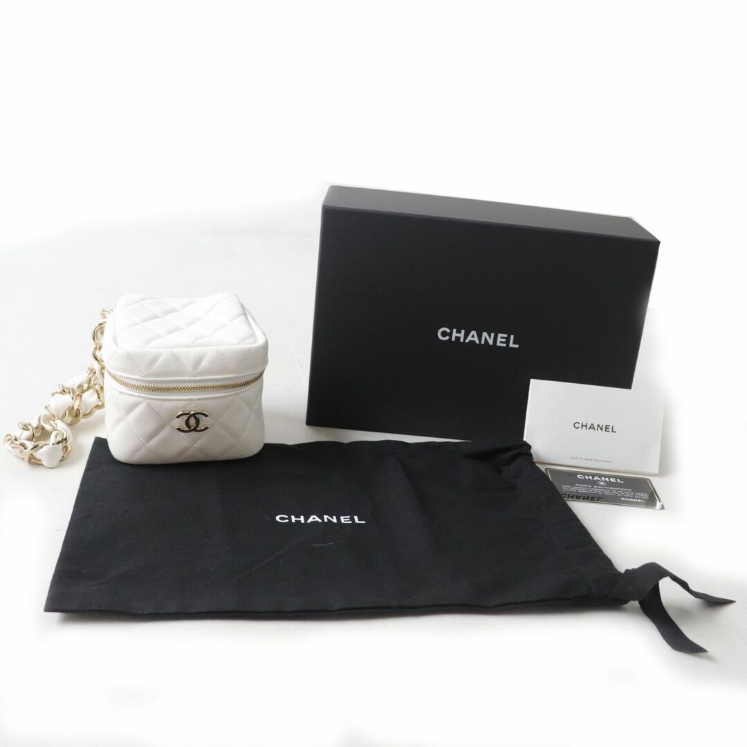 CHANEL(シャネル)の未使用◎仏製 CHANEL シャネル AP2803 レディース ラムスキン マトラッセ ハンドルチェーン クラッチバッグ ミニバッグ 白×金 箱・袋付 レディースのバッグ(クラッチバッグ)の商品写真