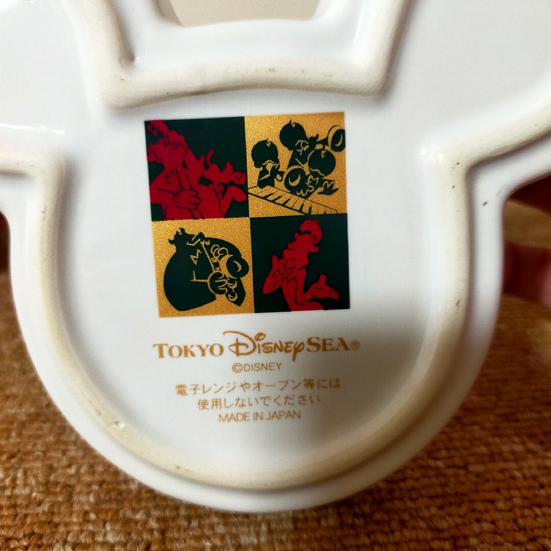 Disney(ディズニー)のディズニー スーベニア ハロウィンマグカップ クリスマス小皿 ２個セット インテリア/住まい/日用品のキッチン/食器(食器)の商品写真