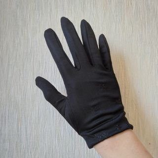 黒 刺繍入り グローブ レディース用Sサイズ 送料無料 匿名配送 レア 難あり(アクセサリー)