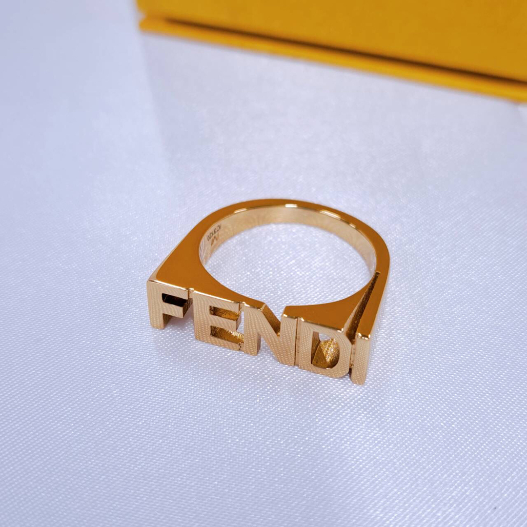 FENDI(フェンディ)のフェンディ　FENDI ロゴ　リング　ゴールドカラー　GP サイズM 22号相当 メンズのアクセサリー(リング(指輪))の商品写真