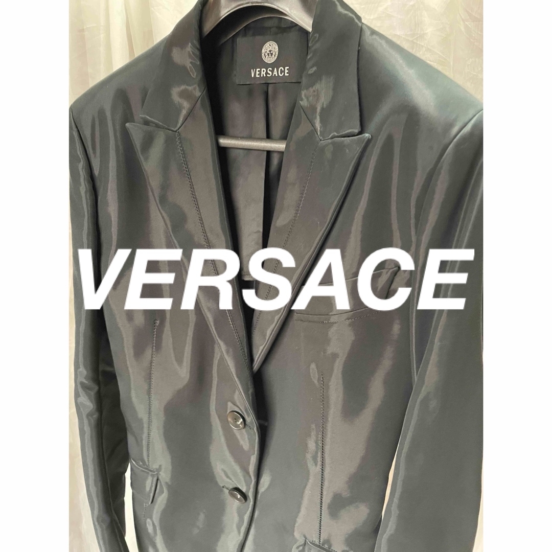 VERSACE(ヴェルサーチ)のヴェルサーチ　ファーストライン　テーラードジャケット　44 ヴェルサーチェ メンズのジャケット/アウター(テーラードジャケット)の商品写真