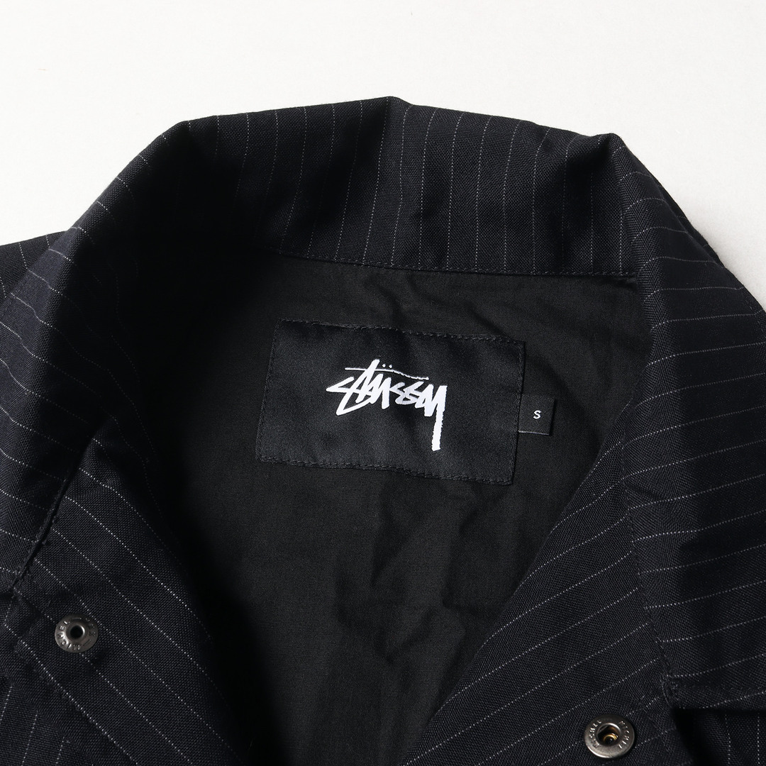 STUSSY(ステューシー)の美品 STUSSY ステューシー ジャケット サイズ:S ピンストライプ コーチジャケット ネイビー 紺 アウター ブルゾン 上着【メンズ】【中古】 メンズのジャケット/アウター(その他)の商品写真