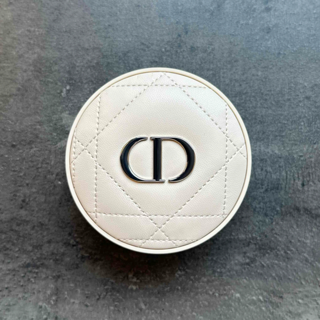 Dior(ディオール)のディオール スキンフォーエバー クッションパウダー ラベンダー コスメ/美容のベースメイク/化粧品(フェイスパウダー)の商品写真