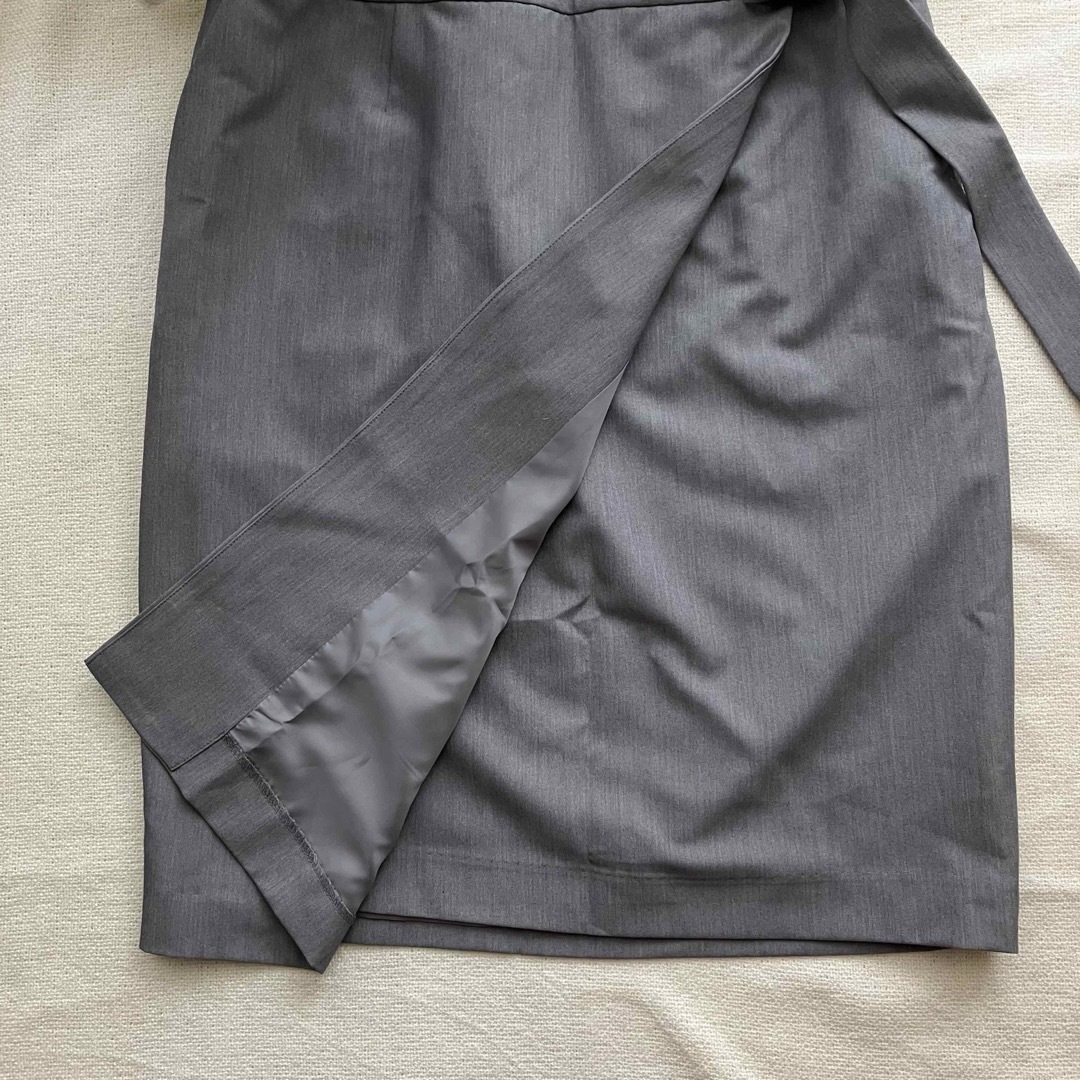 AOKI(アオキ)の❤️新品タグ付❤️les mues スーツスカート　ベルト付き　グレー　11 L レディースのスカート(ひざ丈スカート)の商品写真