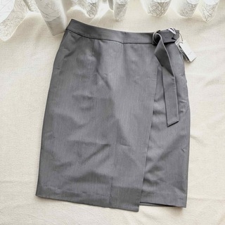 アオキ(AOKI)の❤️新品タグ付❤️les mues スーツスカート　ベルト付き　グレー　11 L(ひざ丈スカート)