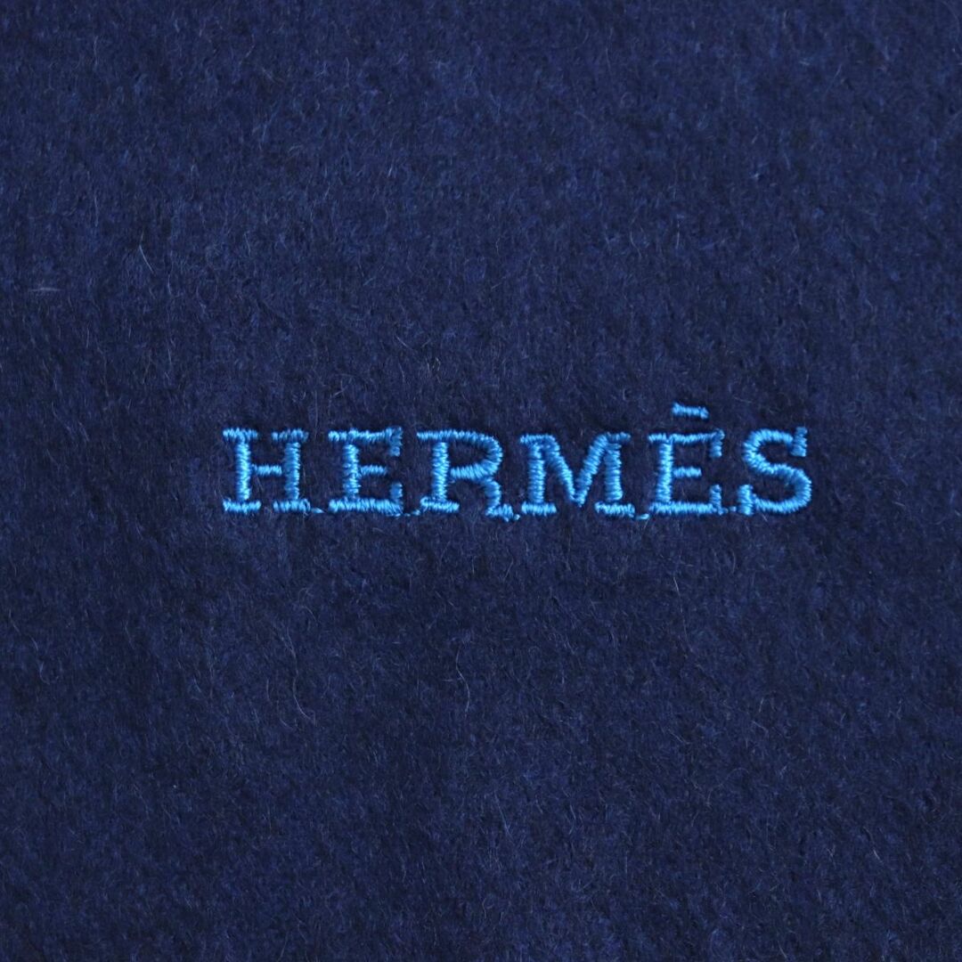 Hermes(エルメス)の極美品▼2021年12月購入  エルメス ハロー・ミスター・ファリエール ロボット ロゴ刺繍入 カシミヤ100% フリンジ マフラー 紺 英製 箱付 メンズのファッション小物(マフラー)の商品写真