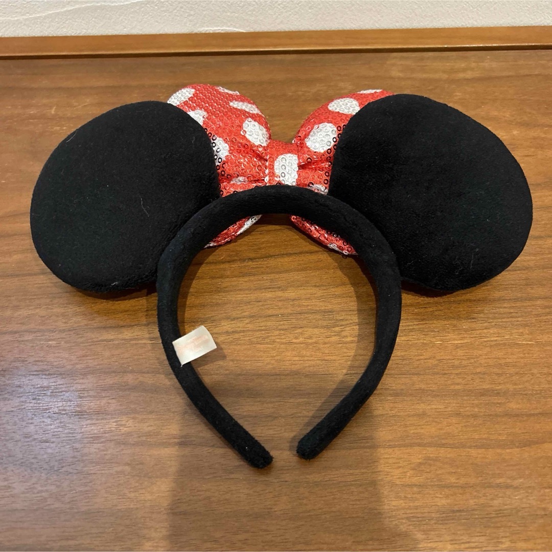 Disney(ディズニー)の●ディズニー ミニー スパンコール カチューシャ レッド エンタメ/ホビーのおもちゃ/ぬいぐるみ(キャラクターグッズ)の商品写真