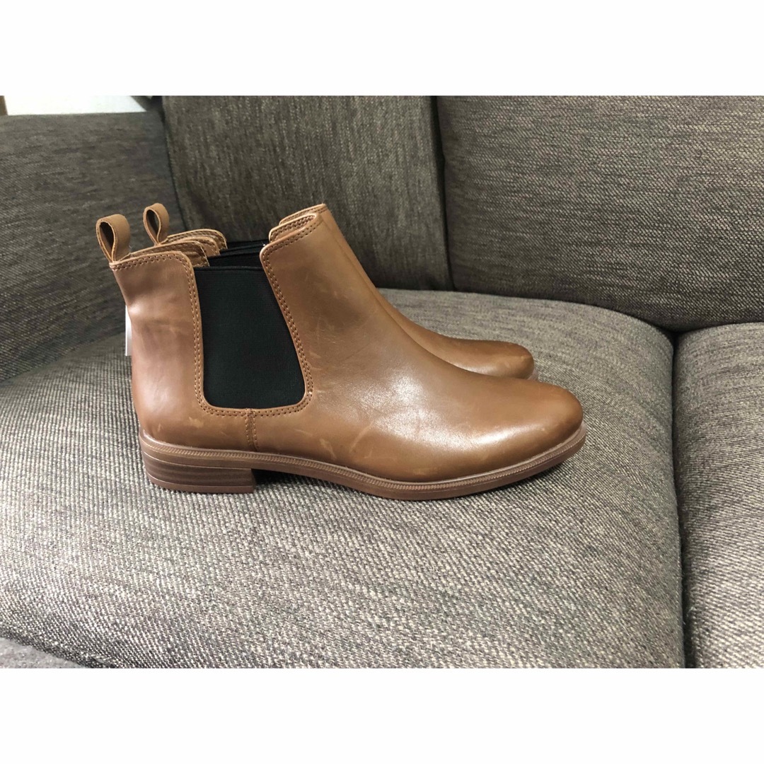 Clarks(クラークス)の新品未使用クラークス clarks サイドゴア レザー シ ブーツ23.5cm  レディースの靴/シューズ(ブーツ)の商品写真