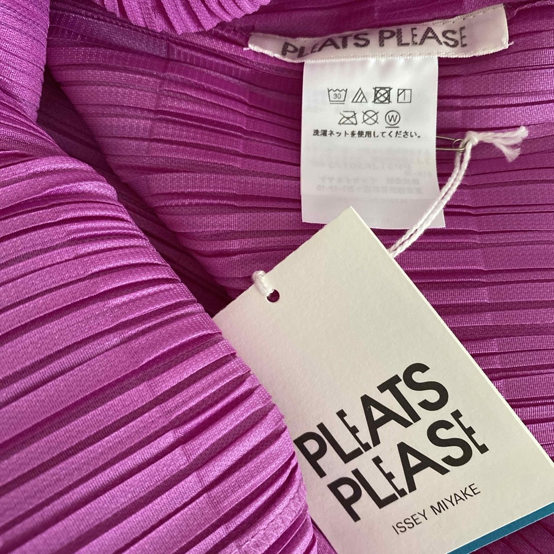 PLEATS PLEASE ISSEY MIYAKE(プリーツプリーズイッセイミヤケ)の新品タグ付き　プリーツプリーズ　PACE ピンク レディースのトップス(Tシャツ(半袖/袖なし))の商品写真