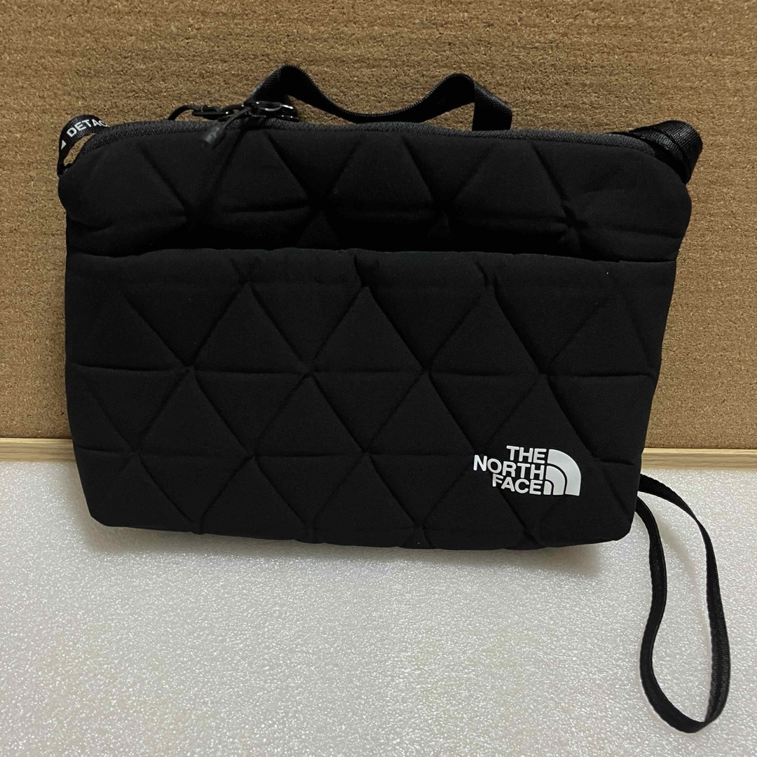 THE NORTH FACE(ザノースフェイス)のノースフェイス　ジオフェイスポーチ NM32356 K レディースのバッグ(ショルダーバッグ)の商品写真