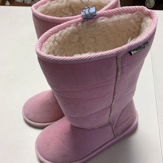ピンク色の冬用ブーツ(ブーツ)