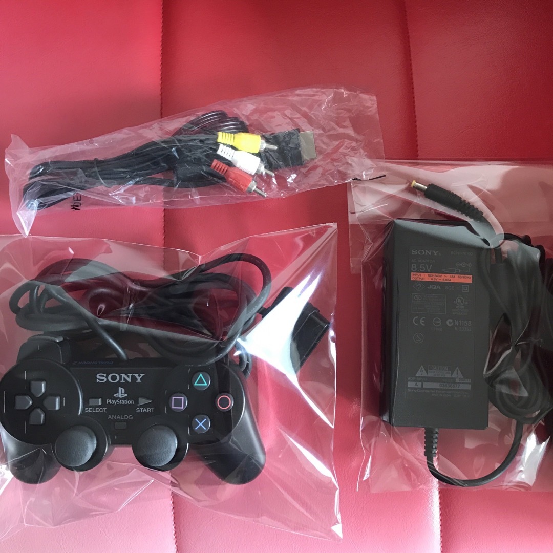 SONY(ソニー)の【レア商品】♧PS2 本体 PS2 70000 ブラック プレステ2 エンタメ/ホビーのゲームソフト/ゲーム機本体(家庭用ゲーム機本体)の商品写真