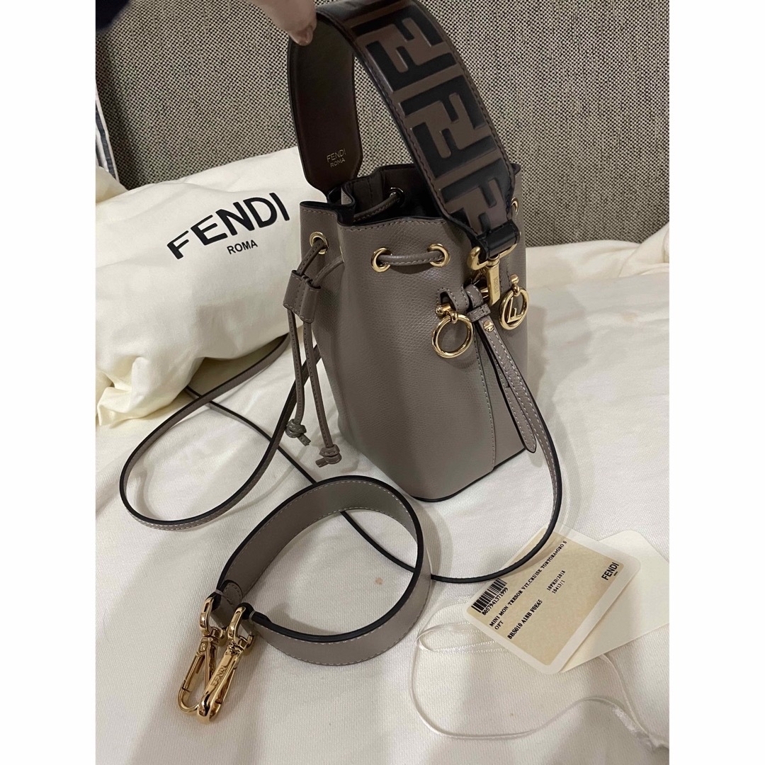 FENDI(フェンディ)のMichelle様専用  美品 FENDI モントレゾール グレージュ レディースのバッグ(ショルダーバッグ)の商品写真