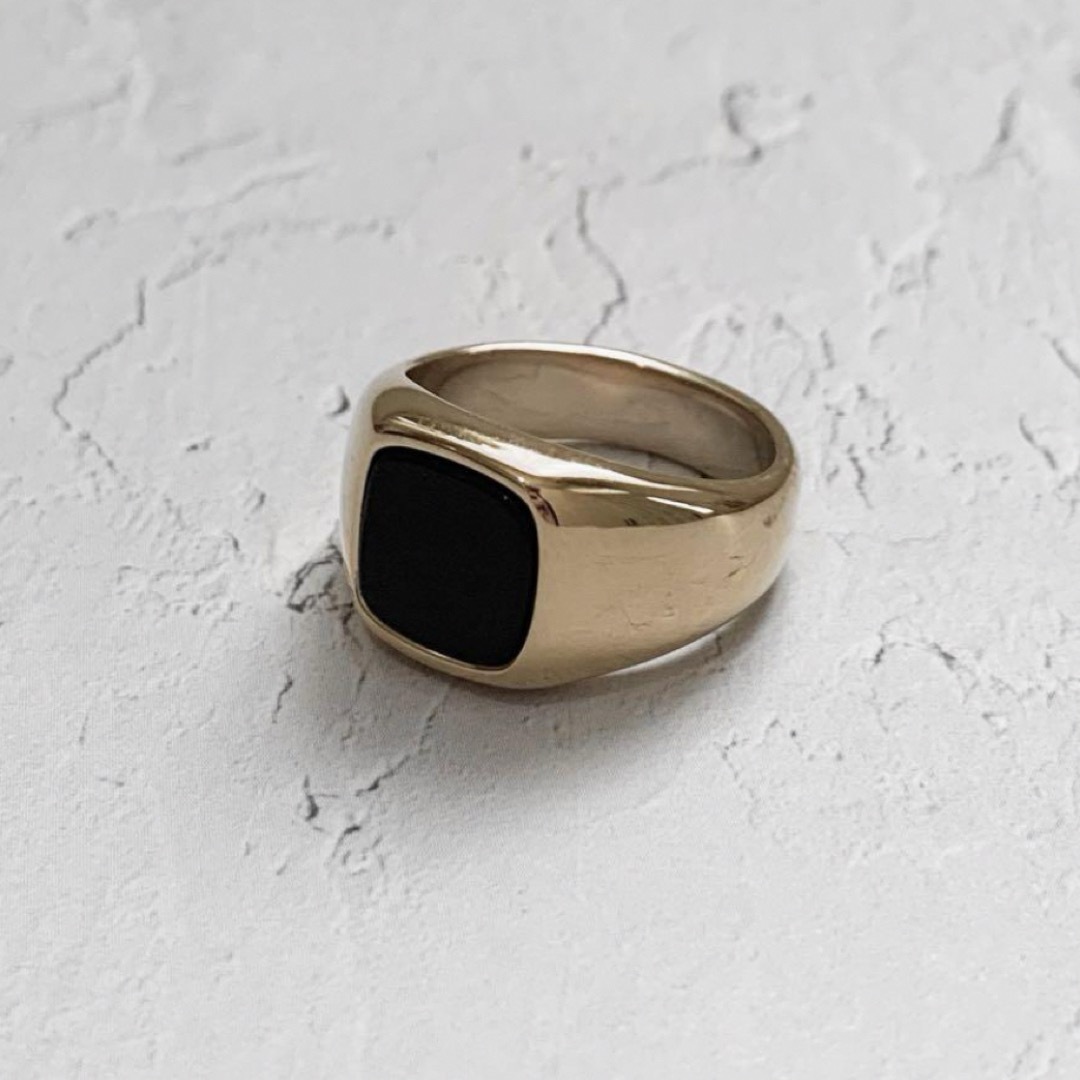 ブラックストーンカレッジリング  ゴールド 　指輪 メンズのアクセサリー(リング(指輪))の商品写真