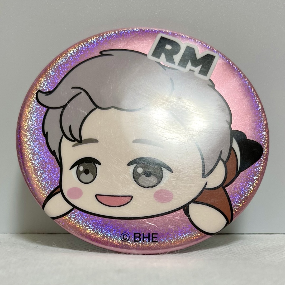 防弾少年団(BTS)(ボウダンショウネンダン)のTiny_TAN 缶バッチ RM ラプモン ナム ホロ缶 BTS エンタメ/ホビーのアニメグッズ(バッジ/ピンバッジ)の商品写真