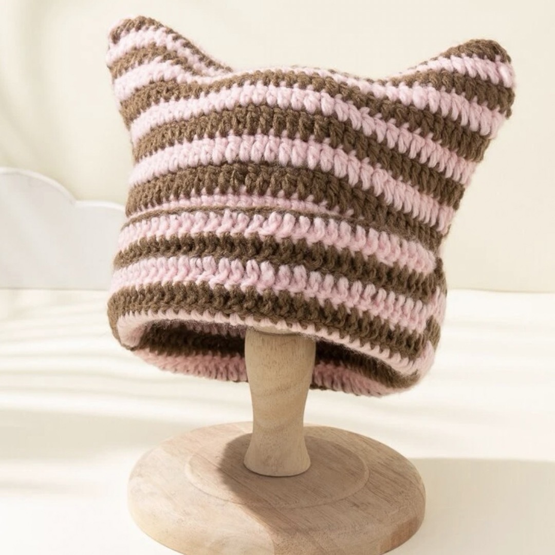 猫　ニット帽　ビーニー　ピンク　ブラウン レディースの帽子(ニット帽/ビーニー)の商品写真