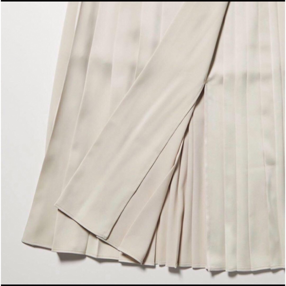 UNIQLO(ユニクロ)の未使用プリーツスカートL　スリット　ピンク　オフィスカジュアル　差し色　脚長効果 レディースのスカート(ロングスカート)の商品写真