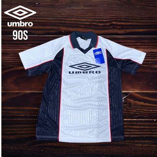 アンブロ(UMBRO)のレア　90s アンブロ　サッカーゲームシャツ　総ロゴ　襟付き　新品未使用(ウェア)