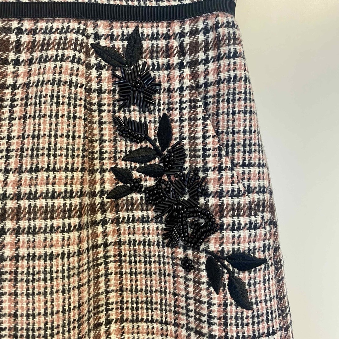 Apuweiser-riche(アプワイザーリッシェ)のApuweiser-riche スカート ビーズ刺繍 チェック レディースのスカート(ひざ丈スカート)の商品写真
