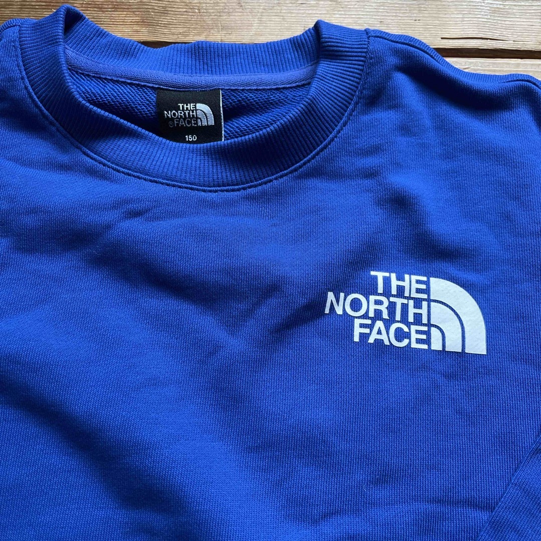 THE NORTH FACE(ザノースフェイス)の✨新品✨ノースフェイス　キッズ　トレーナー　150 キッズ/ベビー/マタニティのキッズ服男の子用(90cm~)(Tシャツ/カットソー)の商品写真