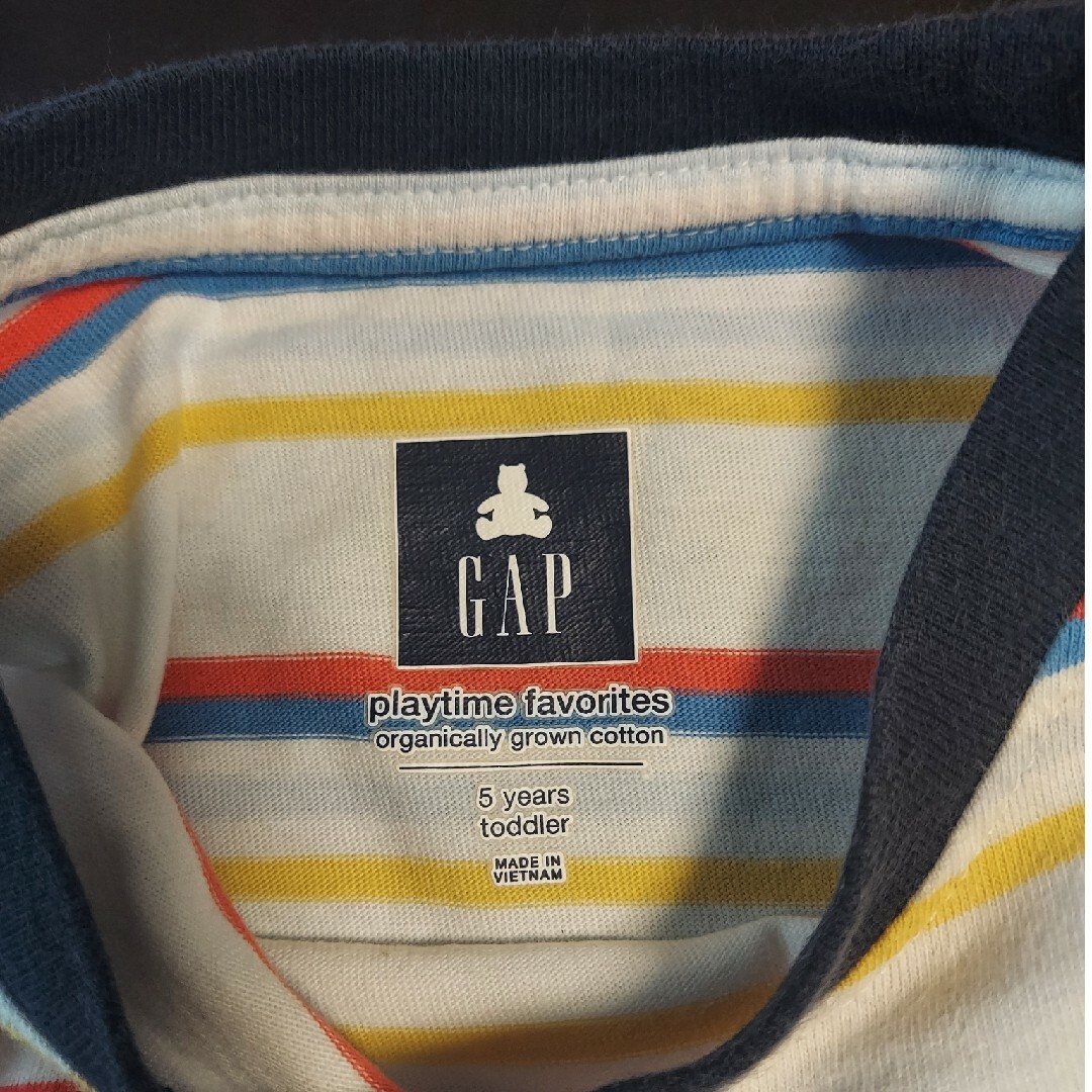 babyGAP(ベビーギャップ)のbabyGap　半袖Tシャツ　胸ポケットあり　ストライプ　110センチ キッズ/ベビー/マタニティのキッズ服男の子用(90cm~)(Tシャツ/カットソー)の商品写真