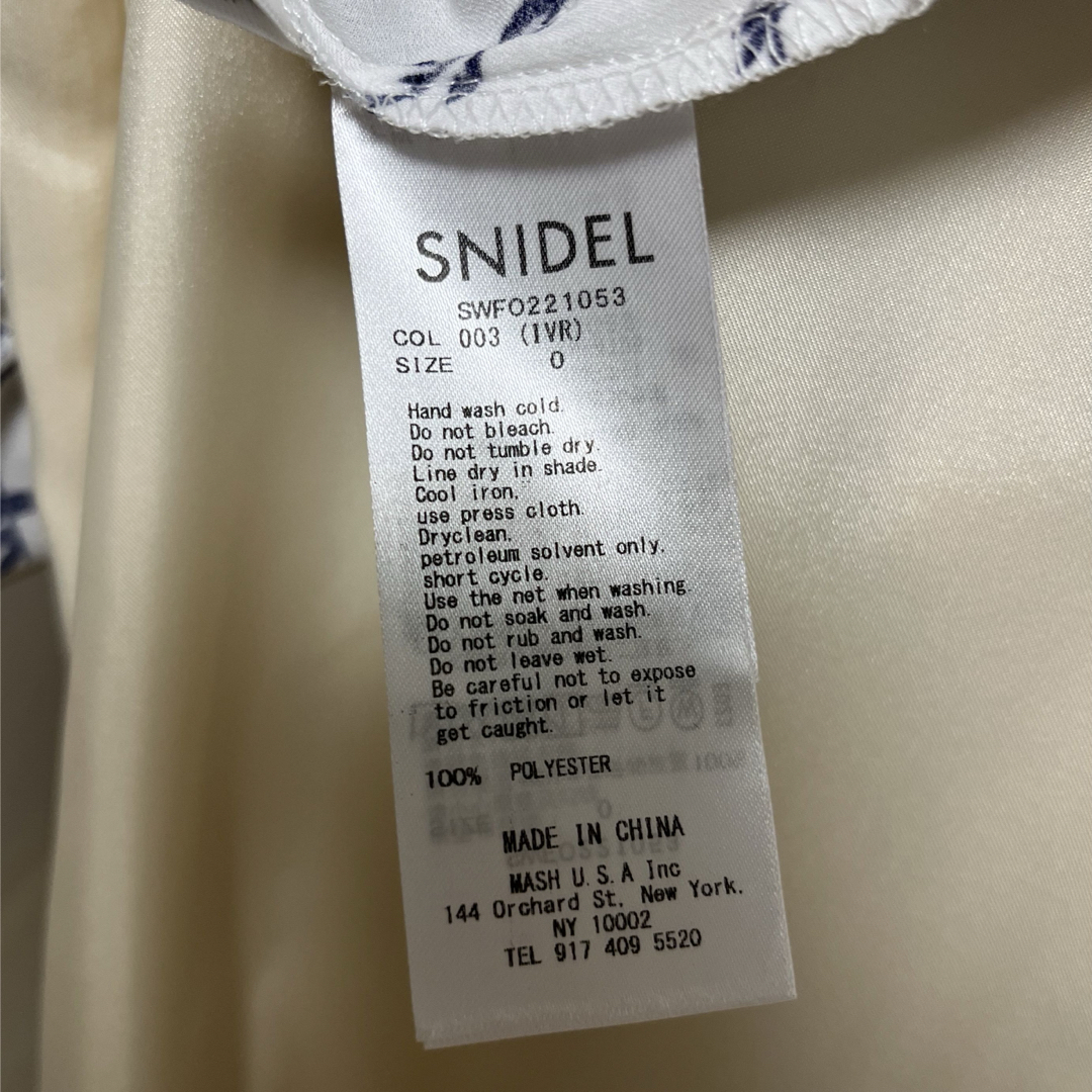 SNIDEL(スナイデル)のSnidel パイピングデザインプリントワンピース レディースのワンピース(ロングワンピース/マキシワンピース)の商品写真