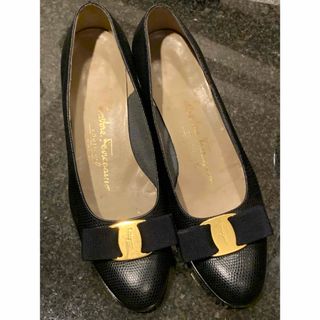 サルヴァトーレフェラガモ(Salvatore Ferragamo)のサルヴァトーレフェラガモ　パンプス　ヴァラリボン　22.5(ハイヒール/パンプス)