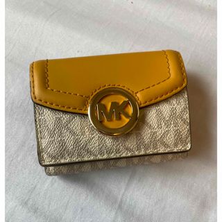 マイケルコース(Michael Kors)のマイケルコース　三つ折りサイフ　イエロー(財布)