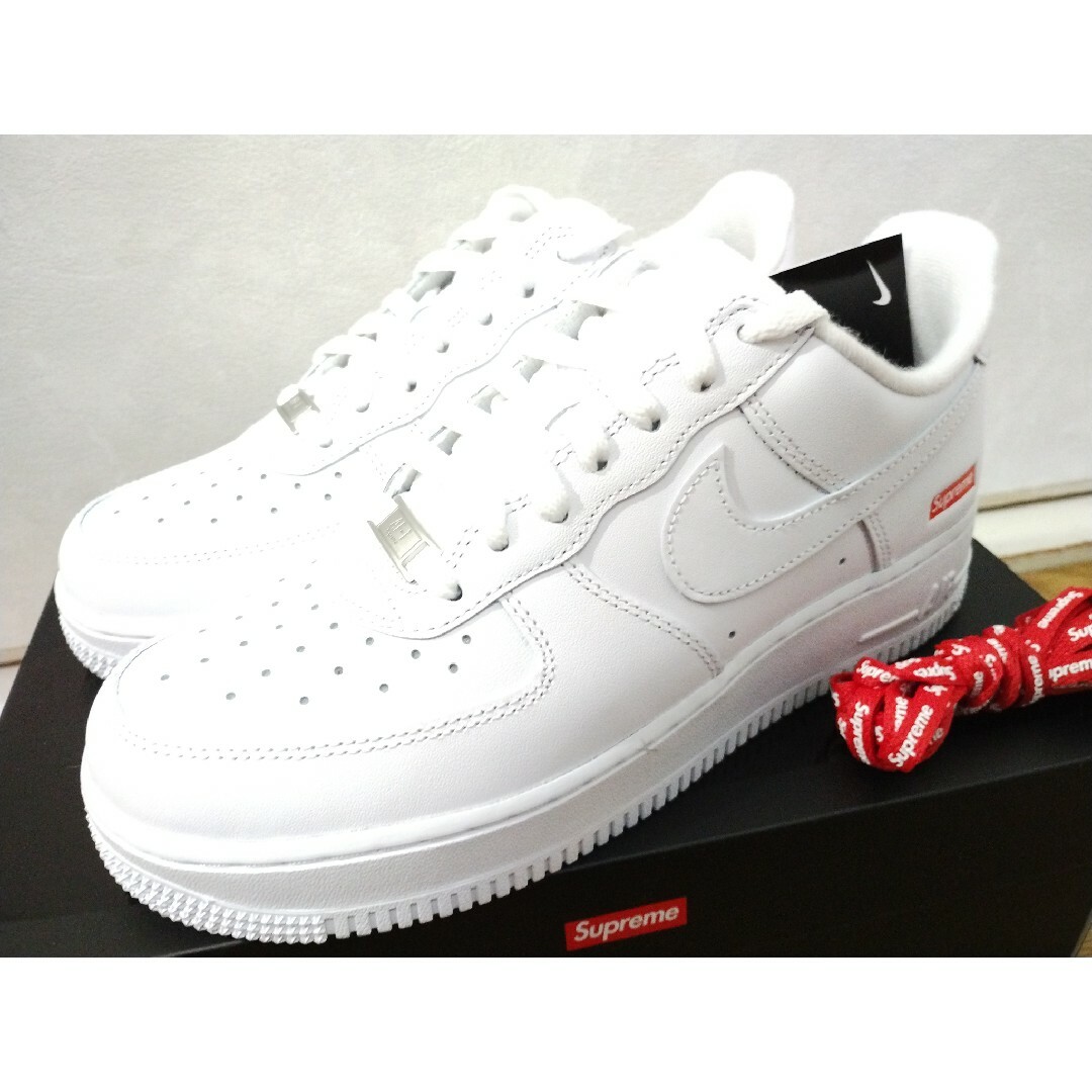 NIKE(ナイキ)の25cm Supreme Nike Air Force 1 Low White メンズの靴/シューズ(スニーカー)の商品写真