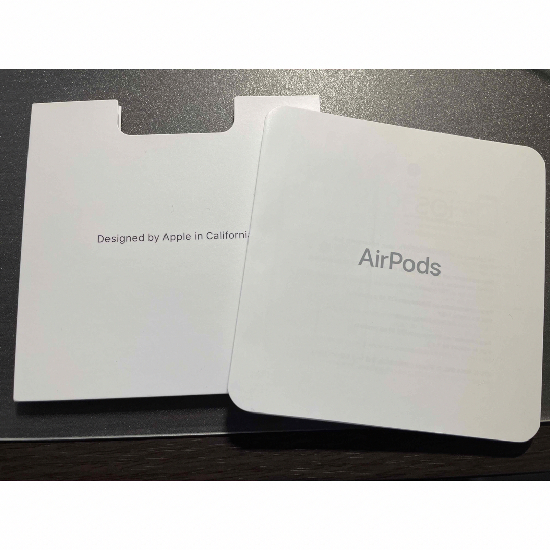 Apple(アップル)のAirPods 第1世代 MMEF2J/A スマホ/家電/カメラのオーディオ機器(ヘッドフォン/イヤフォン)の商品写真