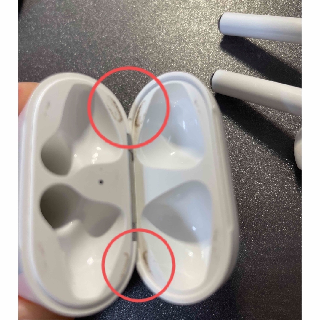 Apple(アップル)のAirPods 第1世代 MMEF2J/A スマホ/家電/カメラのオーディオ機器(ヘッドフォン/イヤフォン)の商品写真