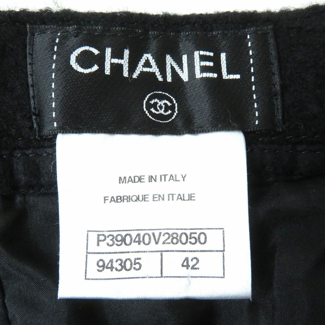 CHANEL(シャネル)の美品△伊製 CHANEL シャネル P39040 レディース ターンロック マトラッセ レザー使い ウール ショートパンツ／ハーフパンツ 42 ブラック レディースのパンツ(ショートパンツ)の商品写真