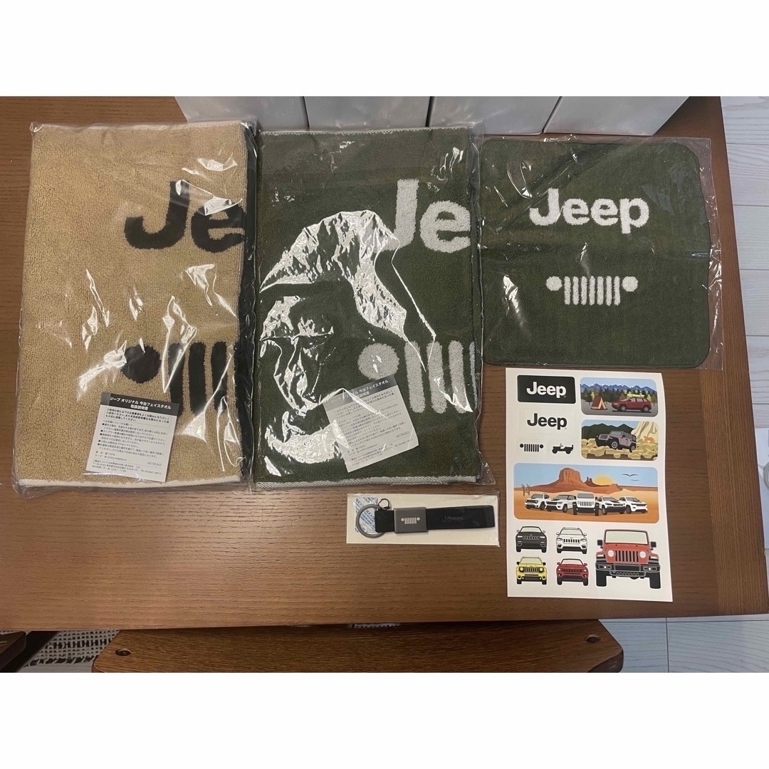 Jeep(ジープ)の【未使用】Jeep ジープ　カップ・タオルなど非売品セット エンタメ/ホビーのコレクション(ノベルティグッズ)の商品写真