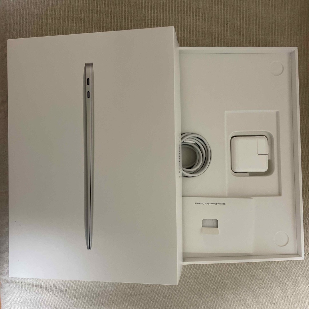 Apple(アップル)の値下げ　Apple MacBookAir 2018 8GB/128GB シルバー スマホ/家電/カメラのPC/タブレット(ノートPC)の商品写真