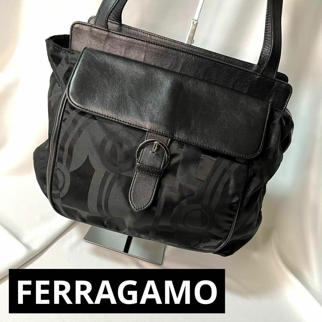 Ferragamo(フェラガモ)のFERRAGAMO フェラガモ ショルダー ナイロン ガンチーニ 擦れ傷 汚れ レディースのバッグ(トートバッグ)の商品写真