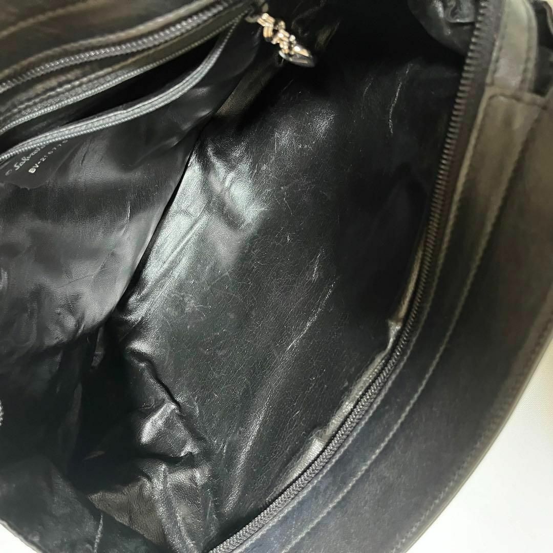 Ferragamo(フェラガモ)のFERRAGAMO フェラガモ ショルダー ナイロン ガンチーニ 擦れ傷 汚れ レディースのバッグ(トートバッグ)の商品写真