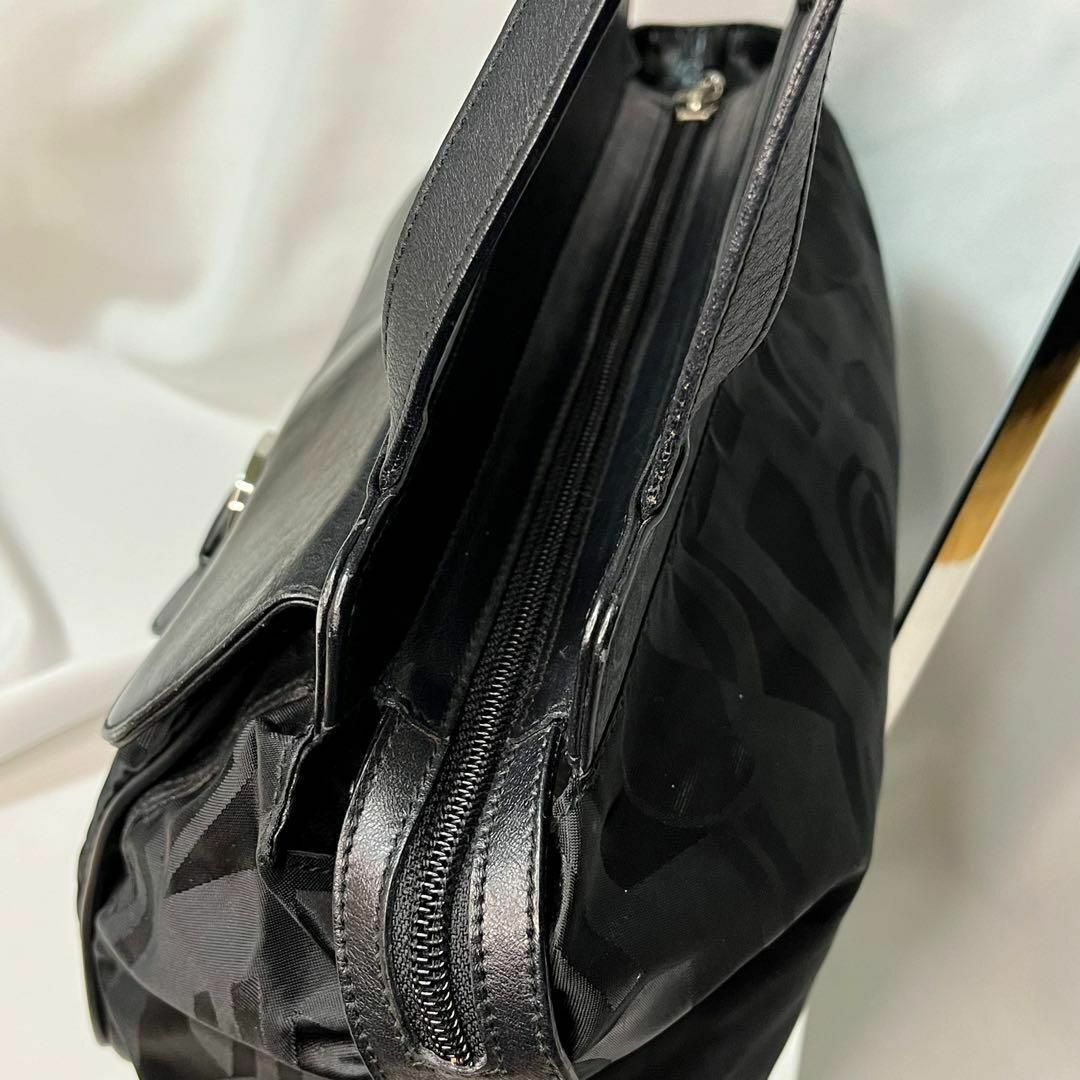 Ferragamo(フェラガモ)のFERRAGAMO フェラガモ ショルダー ナイロン ガンチーニ 擦れ傷 汚れ レディースのバッグ(トートバッグ)の商品写真