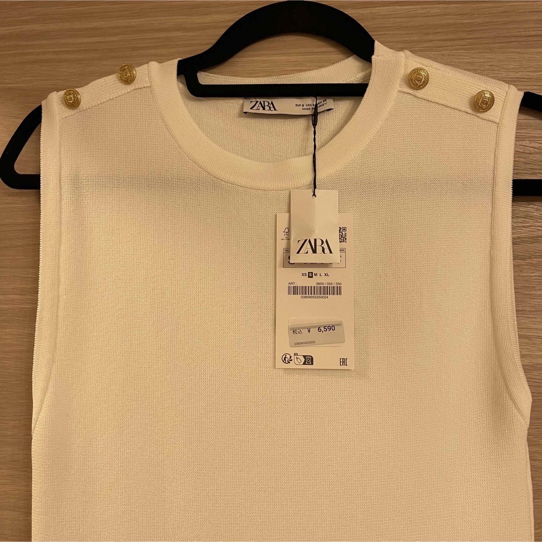 ZARA(ザラ)の【新品】ZARA ザラ　ワンピース　ゴールドボタン付きニットワンピース レディースのワンピース(ミニワンピース)の商品写真